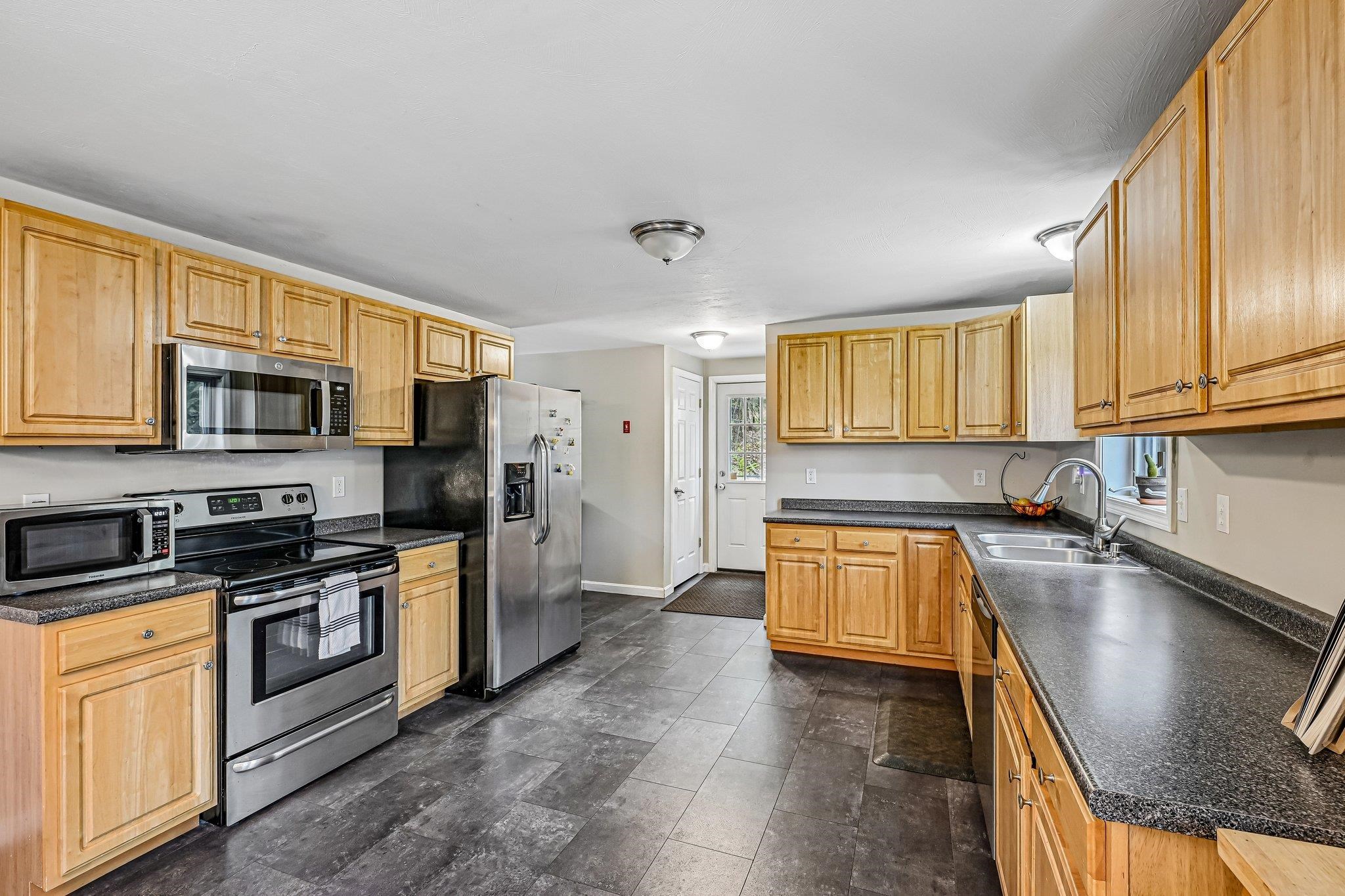 17 Seminole Road Hillsborough, NH 03244 - Photo 6 of 50 Gallery Image 6