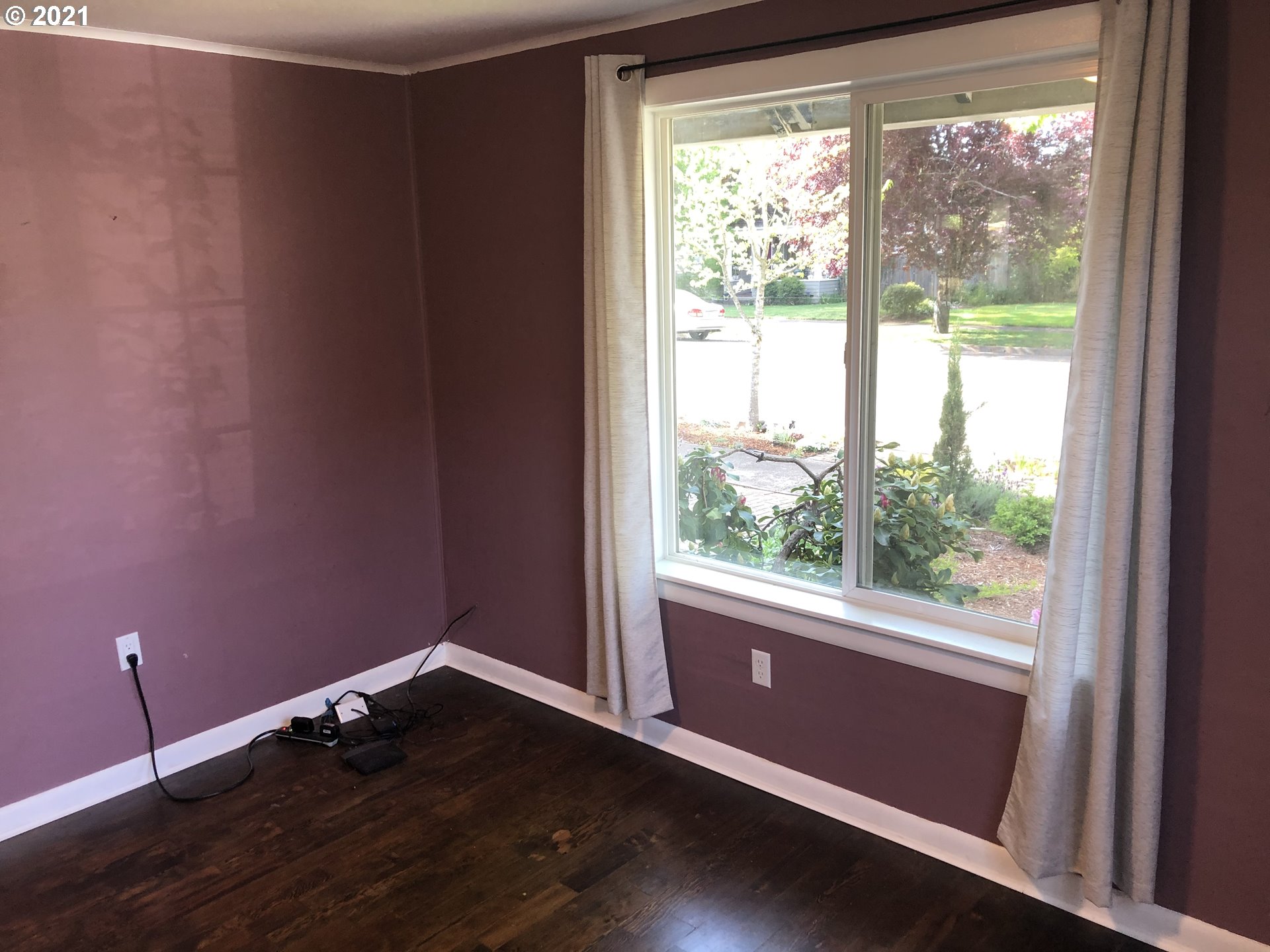 1327 E Street Springfield, OR 97477 - Photo 13 of 32 a view of an empty room with wooden floor and windows