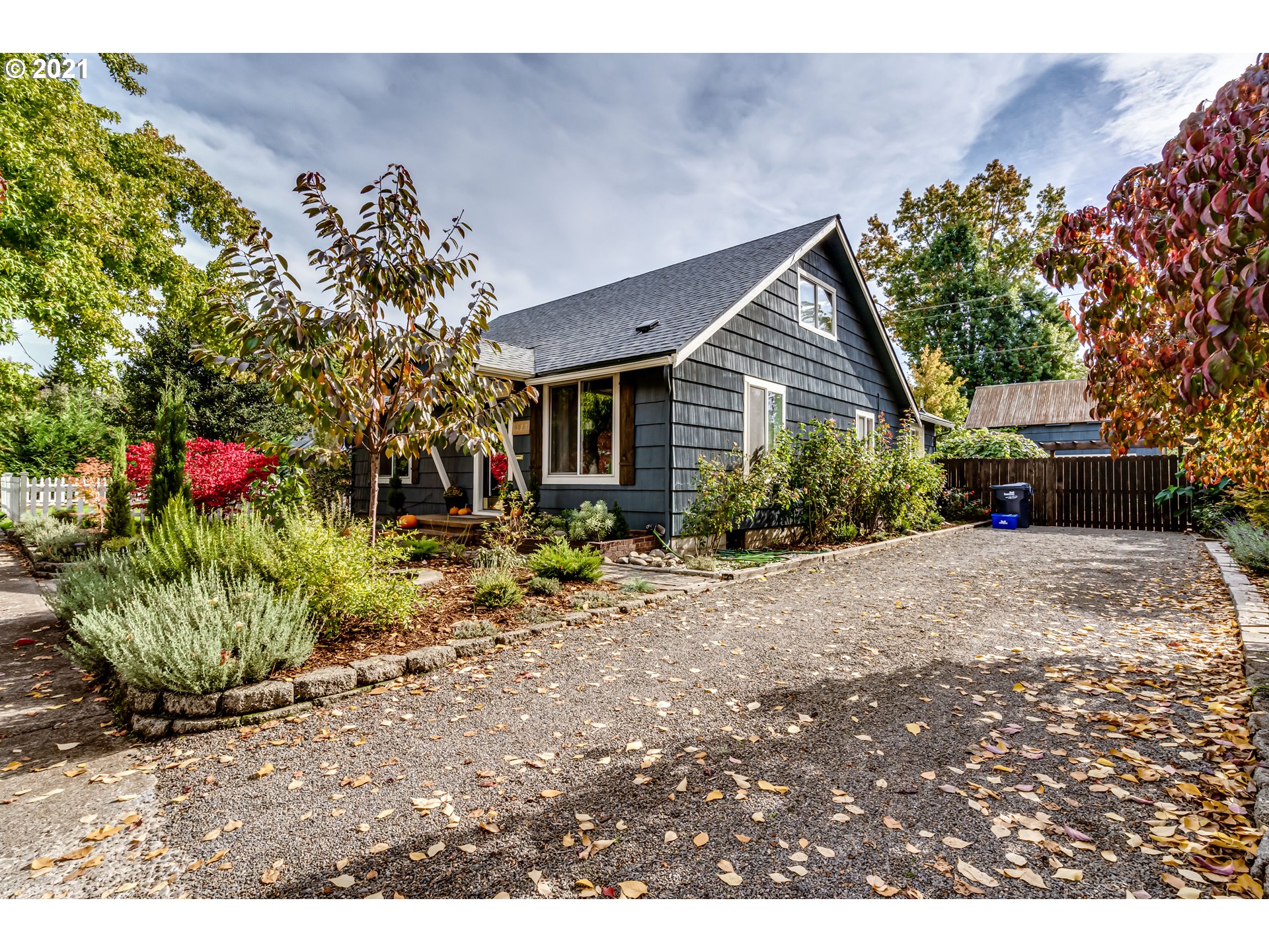 1327 E Street Springfield, OR 97477 - Photo 32 of 32 a front view of a house with a yard