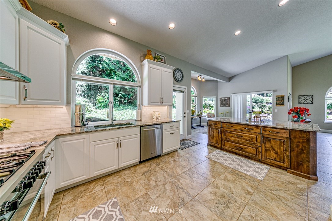 16813 Three Lakes Road Snohomish, WA 98290 - Photo 11 of 39 Gallery Image 11