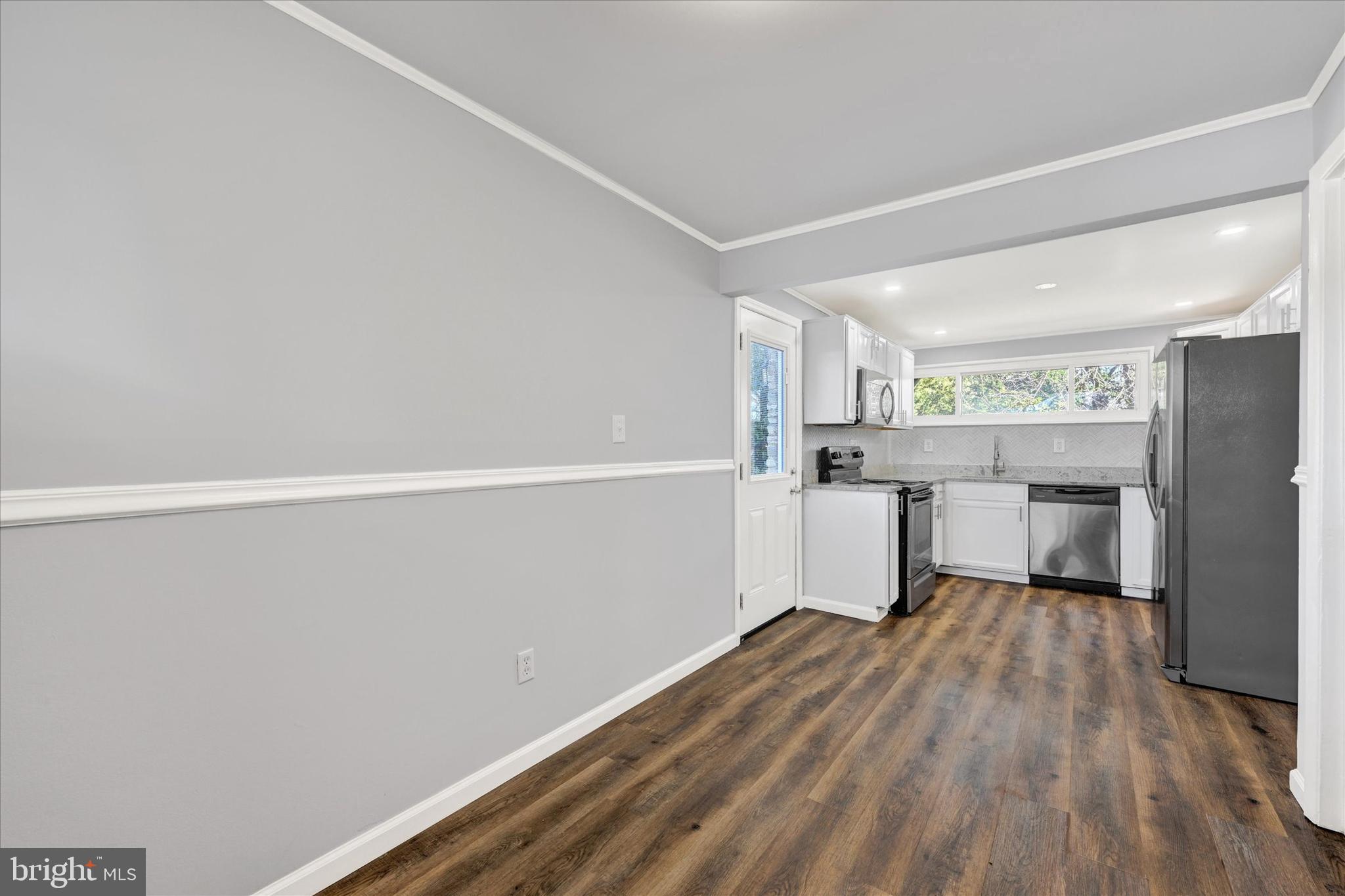 Dining space adjacent to kitchen
