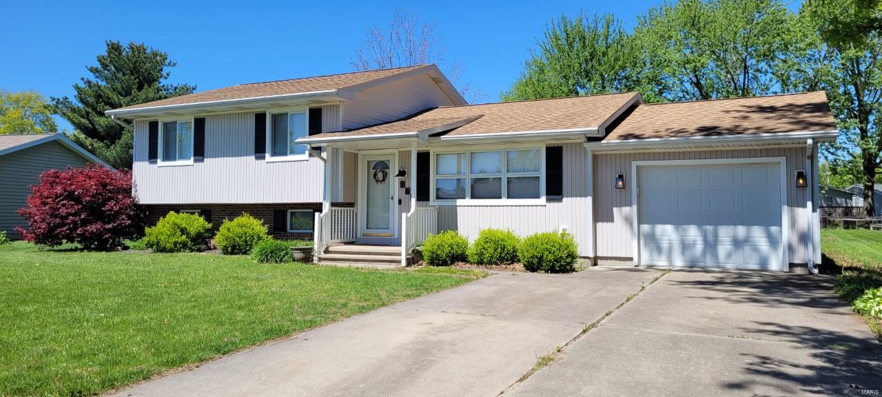 168 Willowood Road Litchfield, IL 62056 - Photo 2 of 26