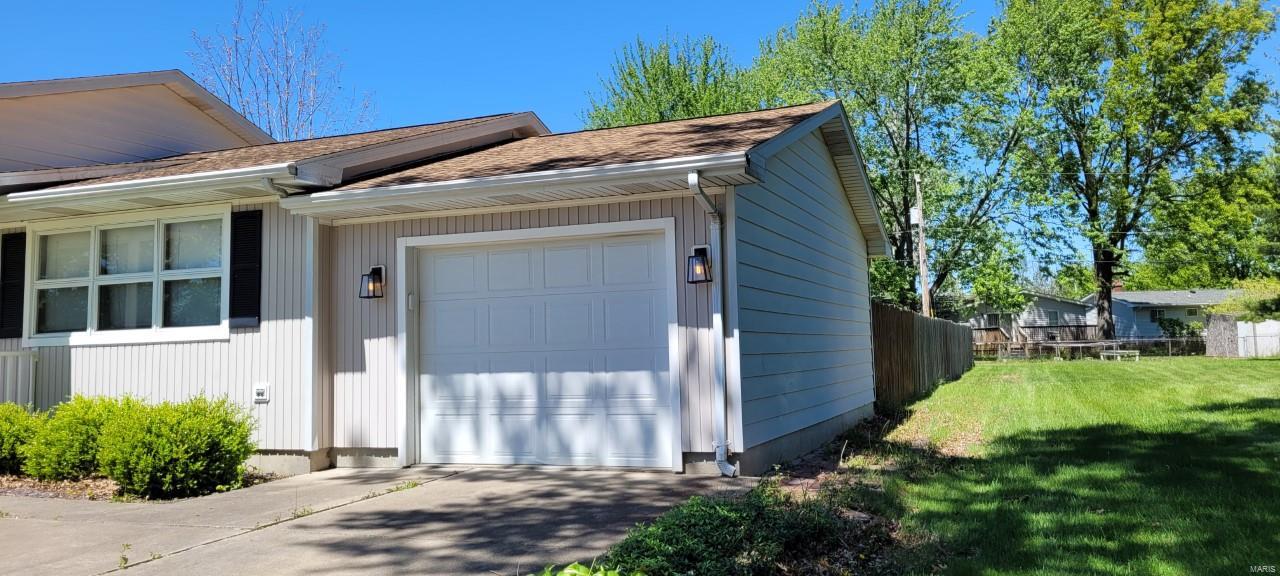 168 Willowood Road Litchfield, IL 62056 - Photo 3 of 26