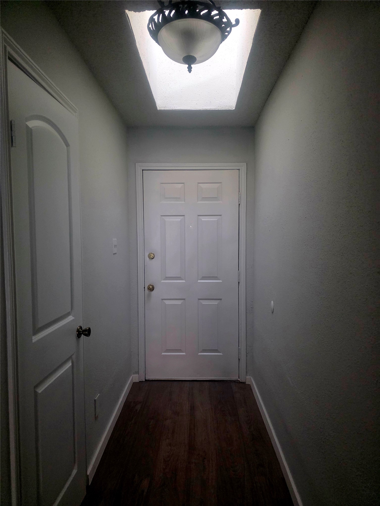 7410 Pierrepont Drive Houston, TX 77040 - Photo 12 of 27 Front entrance with skylight