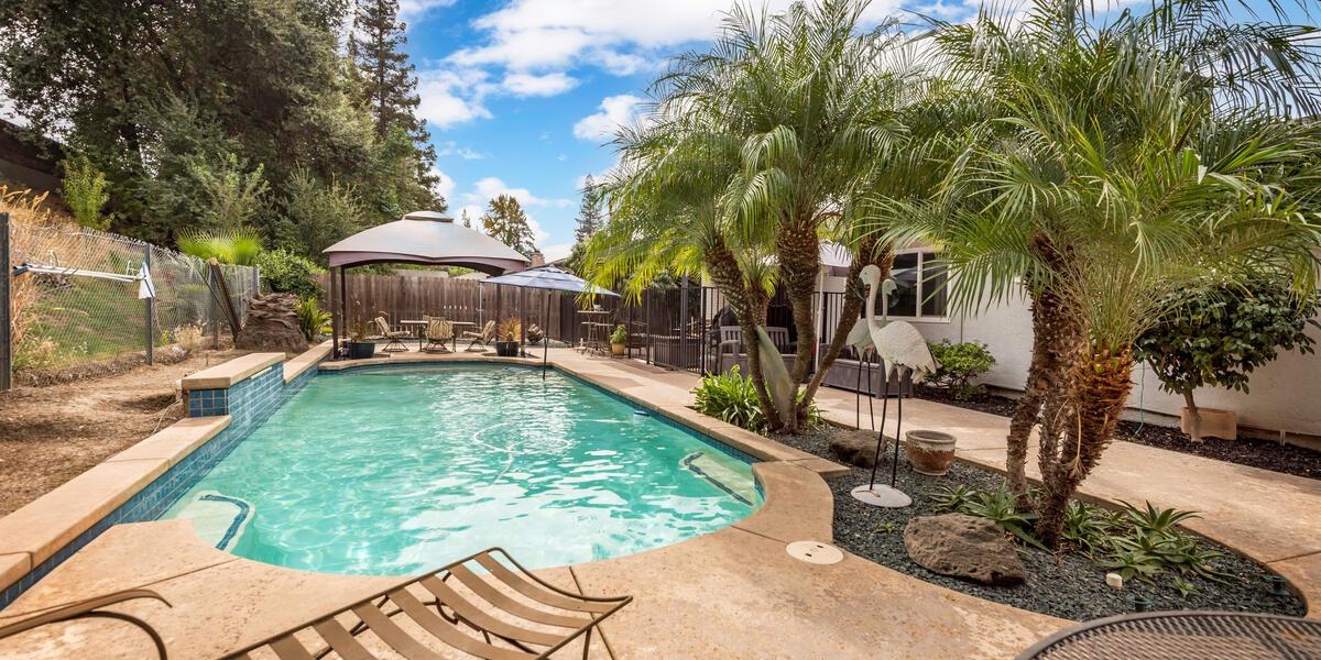 6845 Havenhurst Drive, Sacramento, CA 95831 Compass