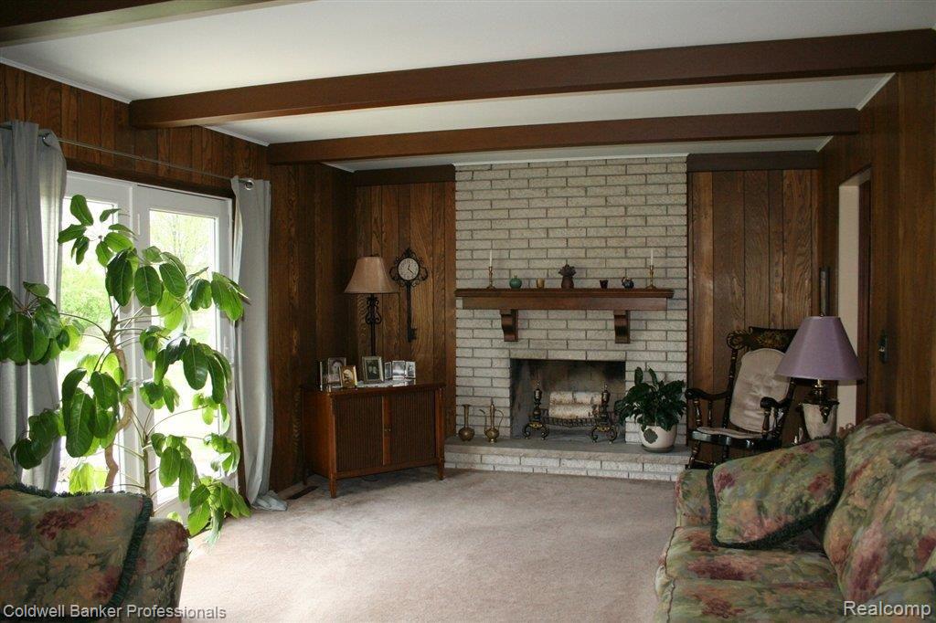 11296 Runyan Lake Road Fenton, MI 48430 - Photo 7 of 18 Family Room.JPG