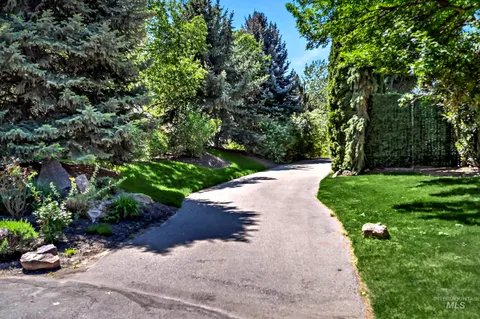 $1,995,000 | 9400 West Pebble Brook Lane, Garden City, ID 83714