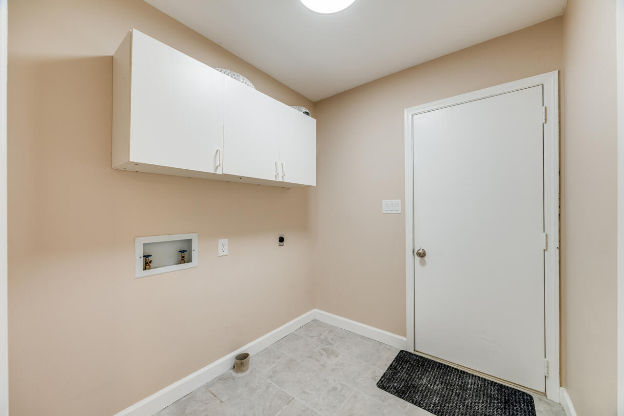 519 Krest Drive Crestview, FL 32536 - Photo 27 of 37 a view of room