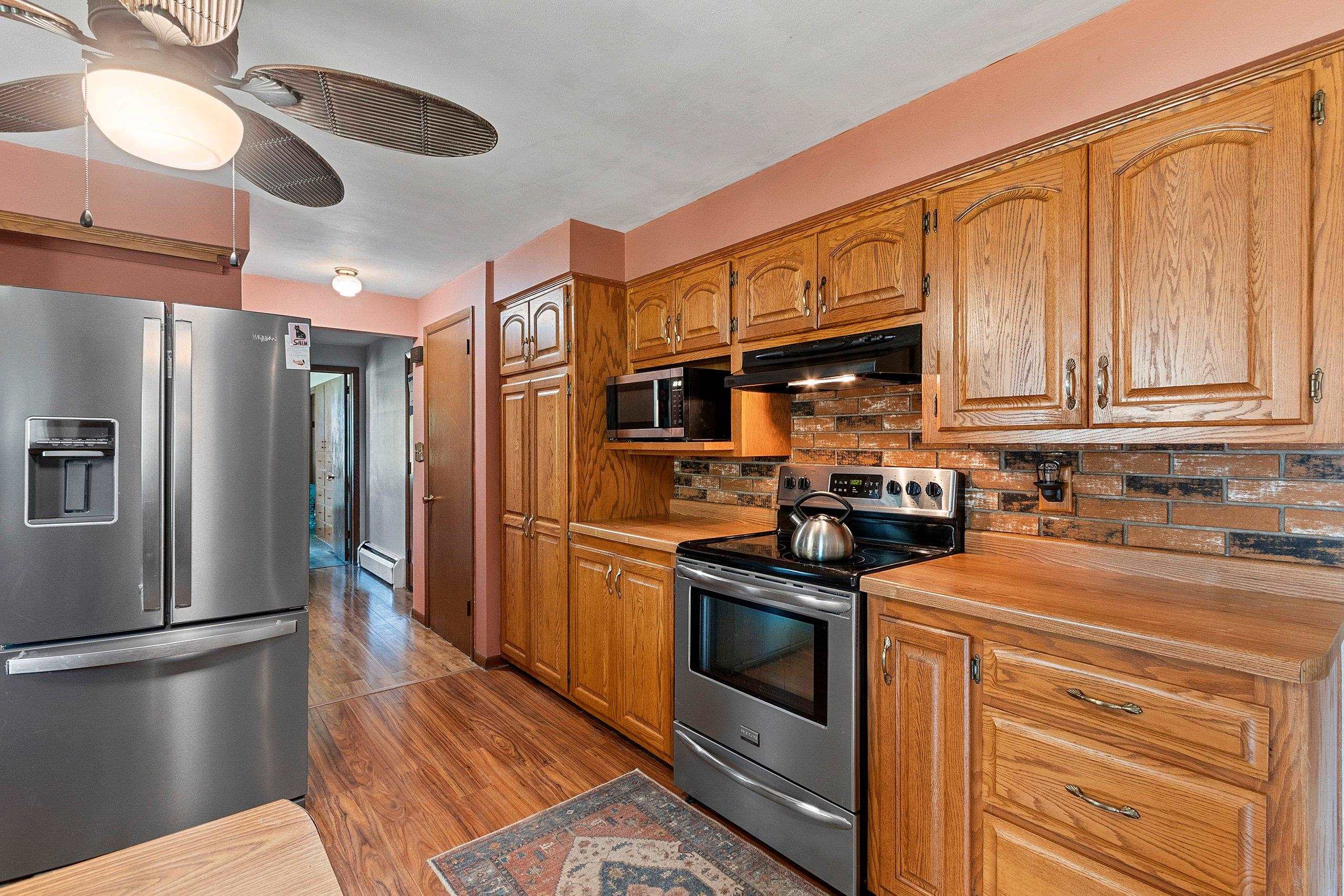 2565 South Pine Tree Road De Pere, WI 54115 - Photo 10 of 41 Gallery Image 10