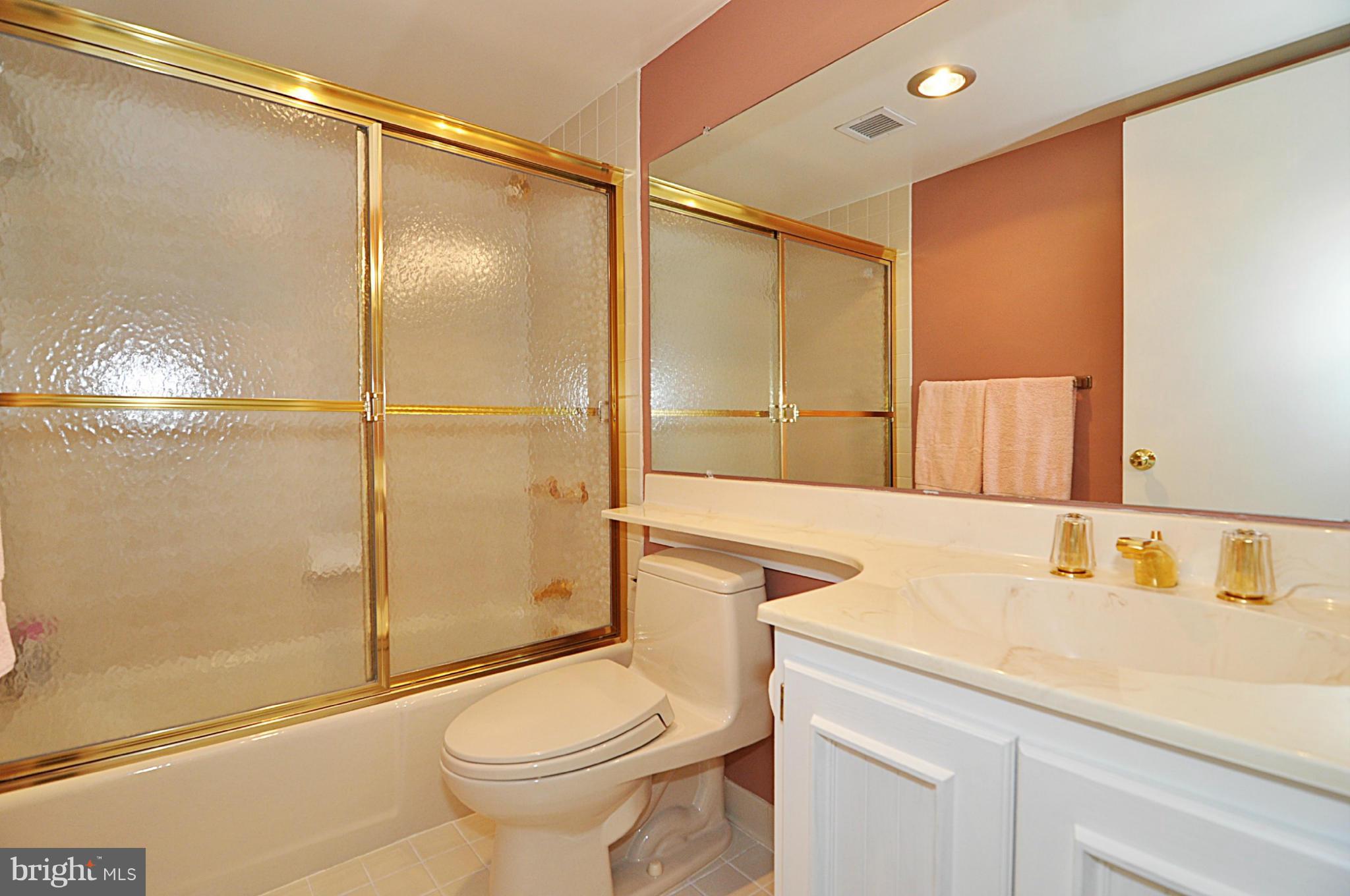 1101 South Arlington Ridge Road, Unit 414 Arlington, VA 22202 - Photo 21 of 30 Bath