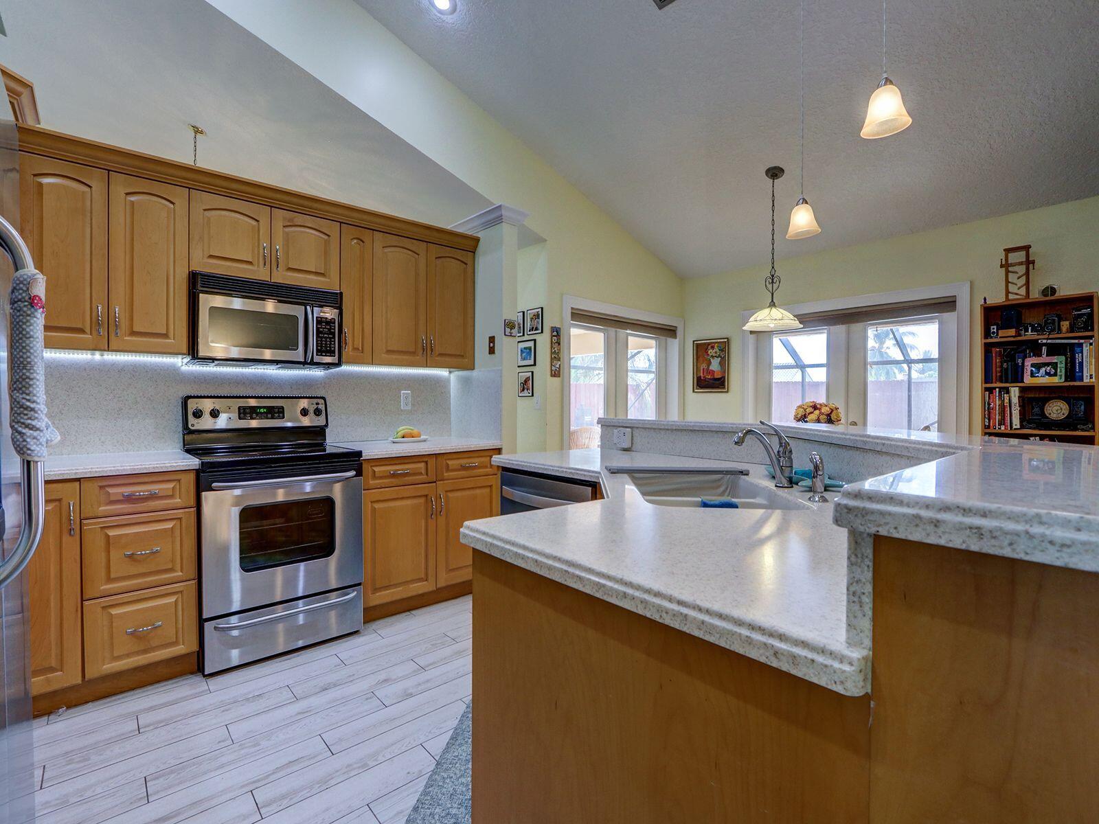 9613 El Clair Ranch Road Boynton Beach, FL 33437 - Photo 11 of 31 Kitchen 2