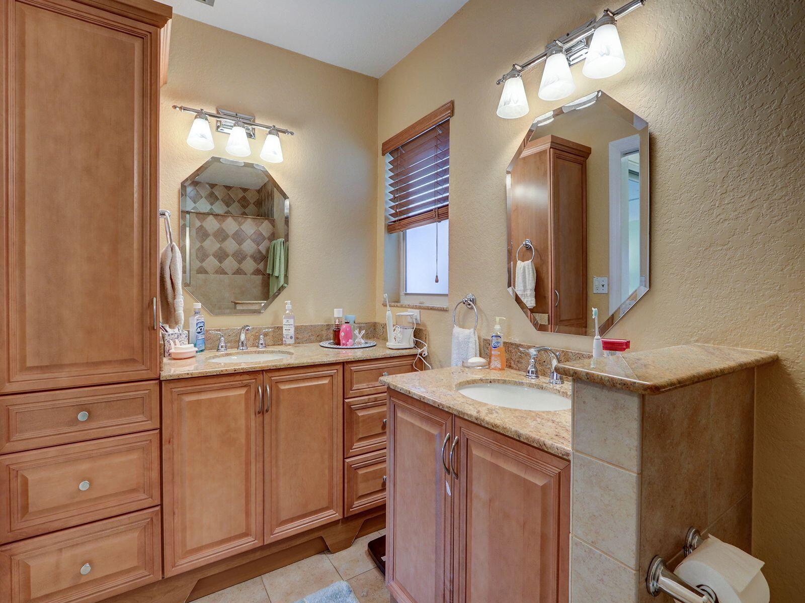 9613 El Clair Ranch Road Boynton Beach, FL 33437 - Photo 24 of 31 Primary Bath