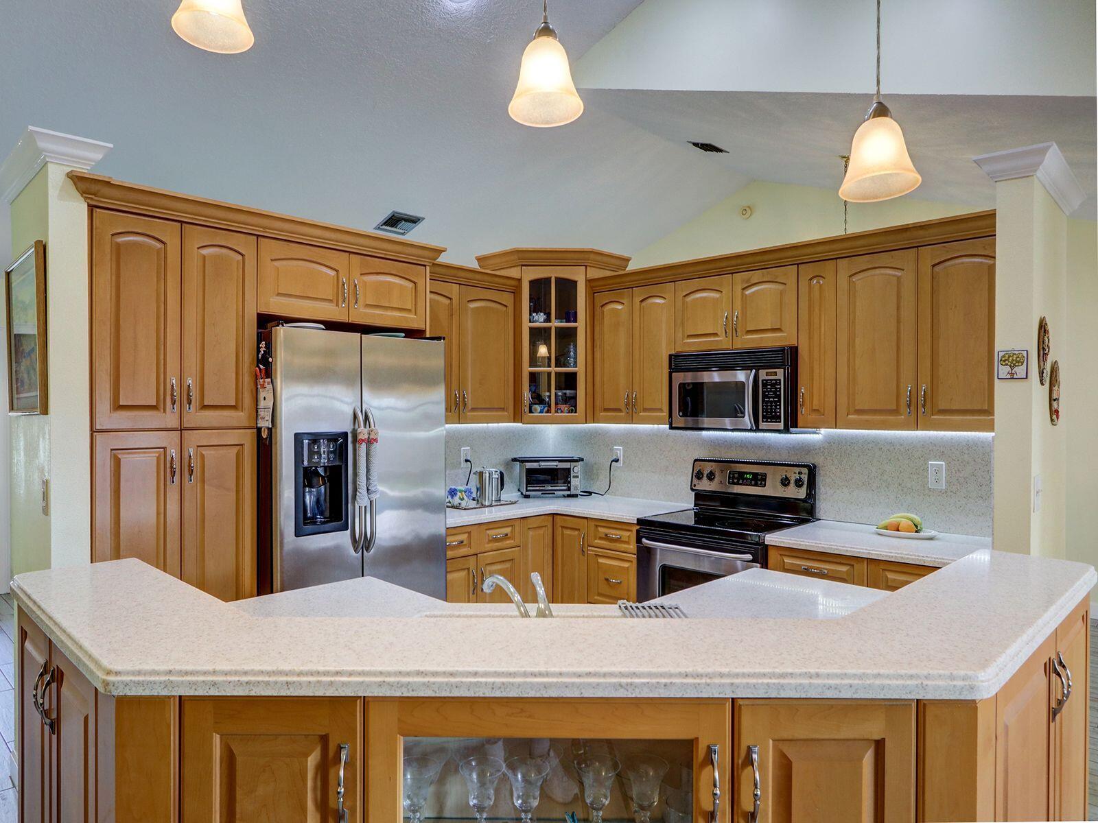 9613 El Clair Ranch Road Boynton Beach, FL 33437 - Photo 10 of 31 Kitchen
