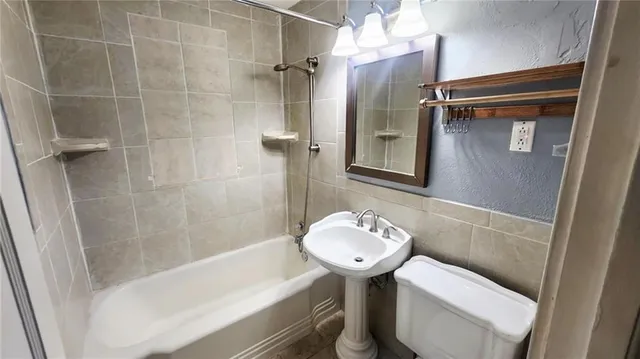 $169,350 | 452 Fieldcrest Drive, Pittsburg, KS 66762