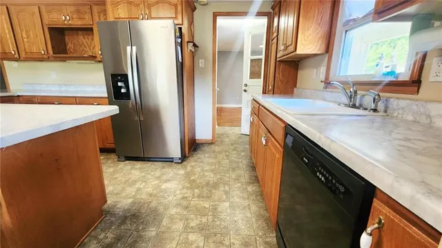 $169,350 | 452 Fieldcrest Drive, Pittsburg, KS 66762