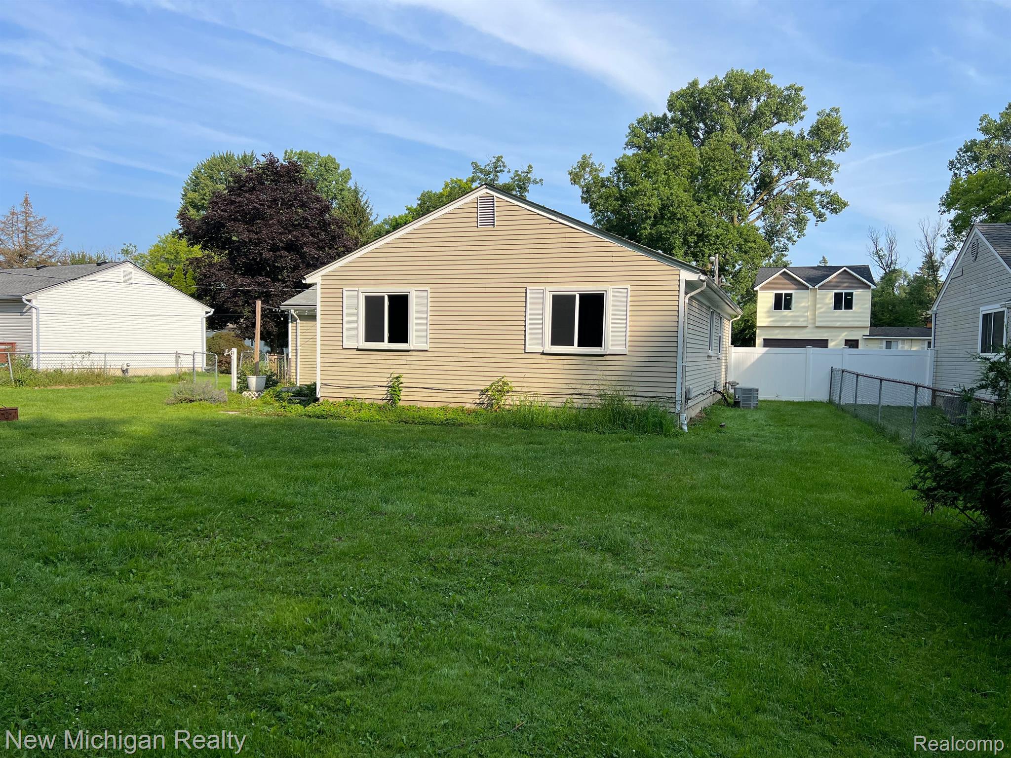 329 Gamma Road Walled Lake, MI 48390 - Photo 6 of 26 Gallery Image 6