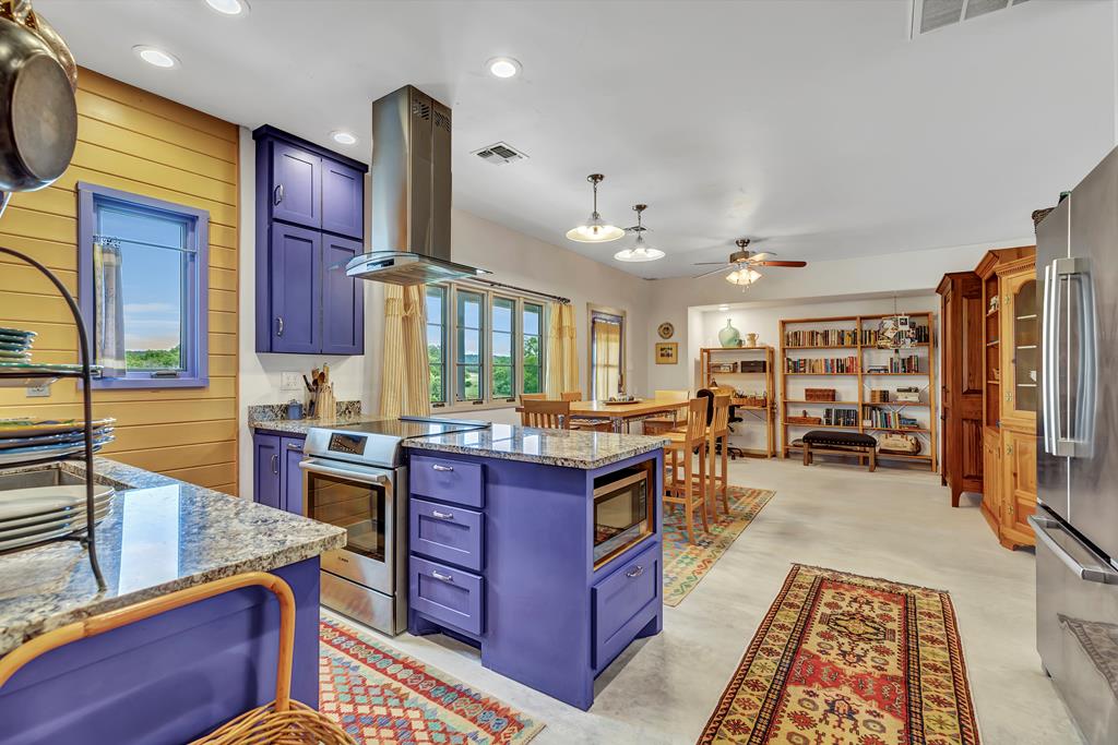 4273 Morris Ranch Road Fredericksburg, TX 78624 - Photo 4 of 24 Full kitchen w/ granite countertops.