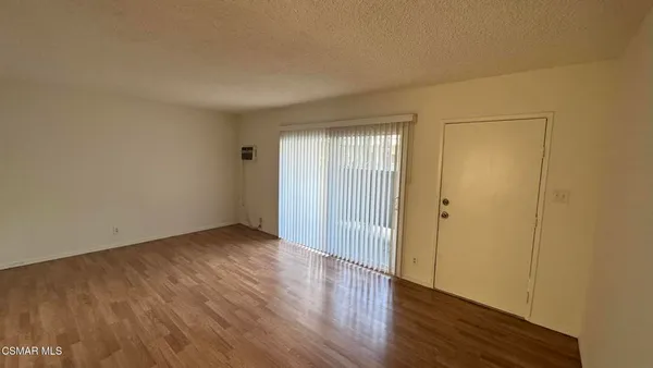$1,500 | 13507 Victory Boulevard, Unit 2, Van Nuys, CA 91401