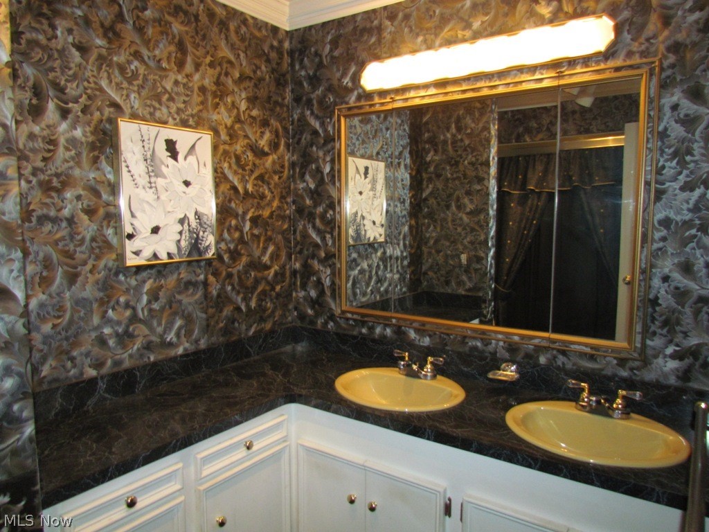 12215 Snow Road Burton, OH 44021 - Photo 20 of 35