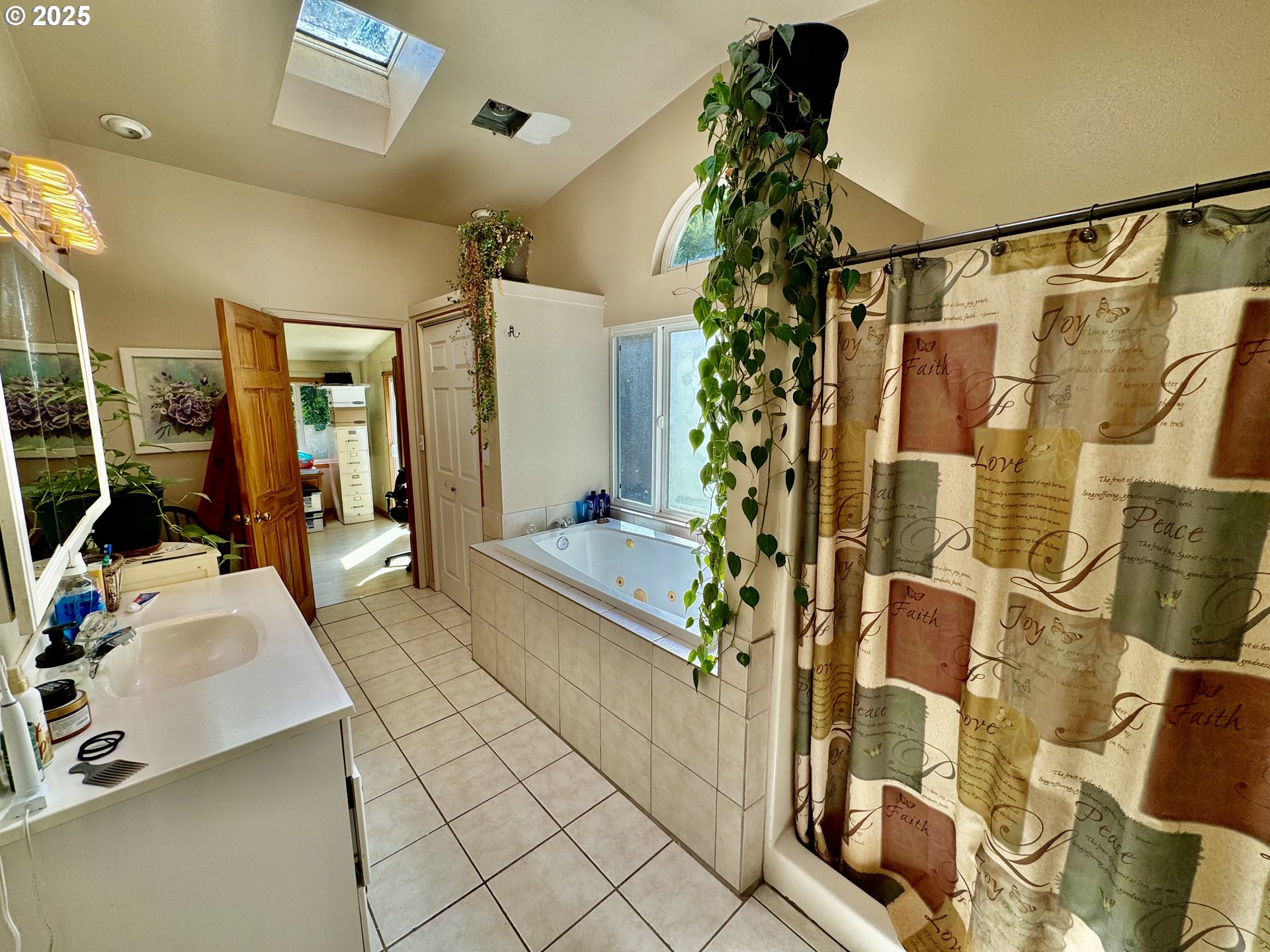 13904 Stagecoach Road Swisshome, OR 97480 - Photo 18 of 48 Bathroom