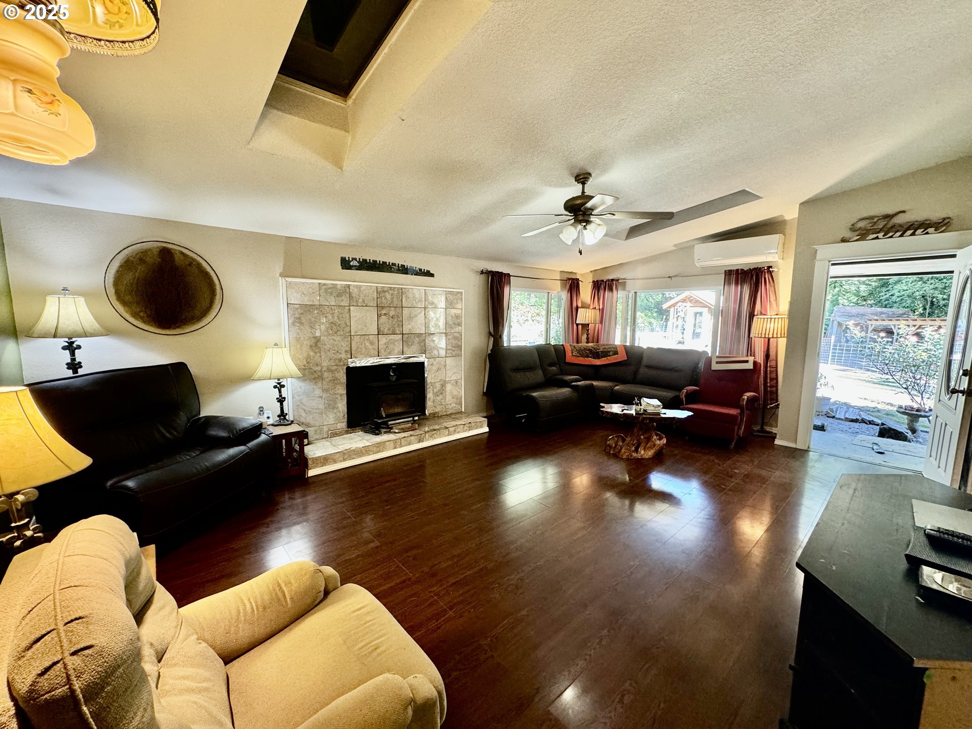 13904 Stagecoach Road Swisshome, OR 97480 - Photo 5 of 48 Living Room