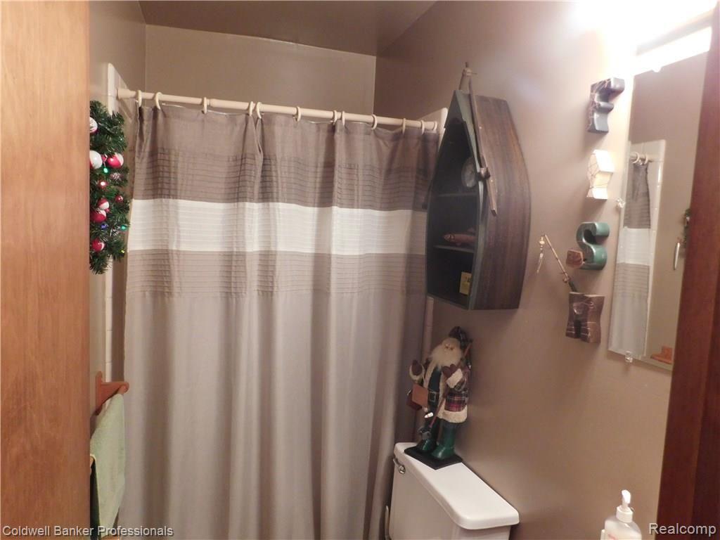 9660 Andersonville Road Clarkston, MI 48346 - Photo 32 of 53 bath 2 1.JPG