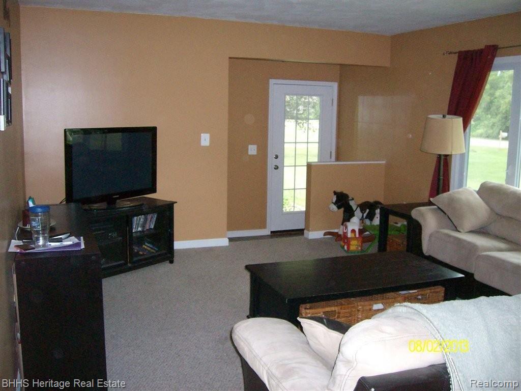 4902 Cemetery Road Fowlerville, MI 48836 - Photo 3 of 17 4902 living room 1.jpg