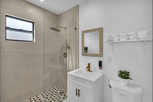 $675,000 | 860 Northwest 17th Court, Miami, FL 33125