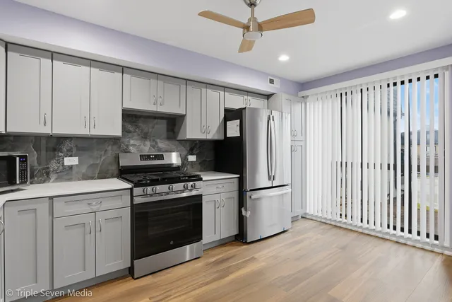 $3,000 | 777 East Golfview Drive, Roselle, IL 60172