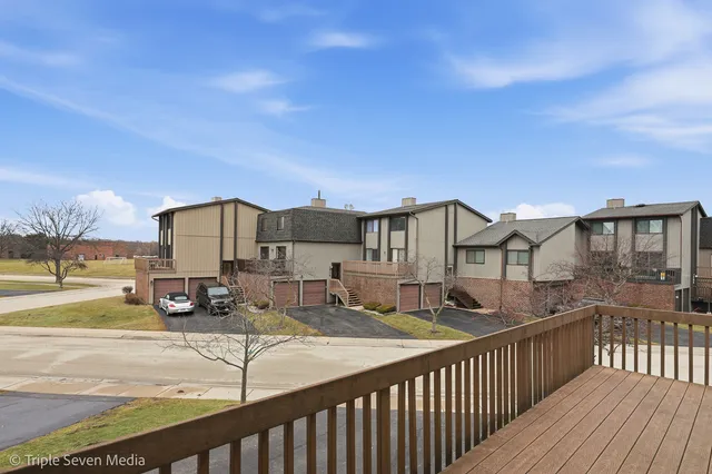 $3,000 | 777 East Golfview Drive, Roselle, IL 60172