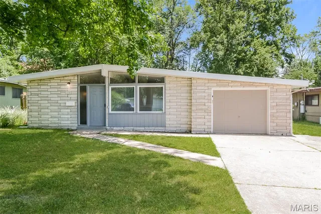 $1,495 | 100 Taney Drive, Florissant, MO 63033