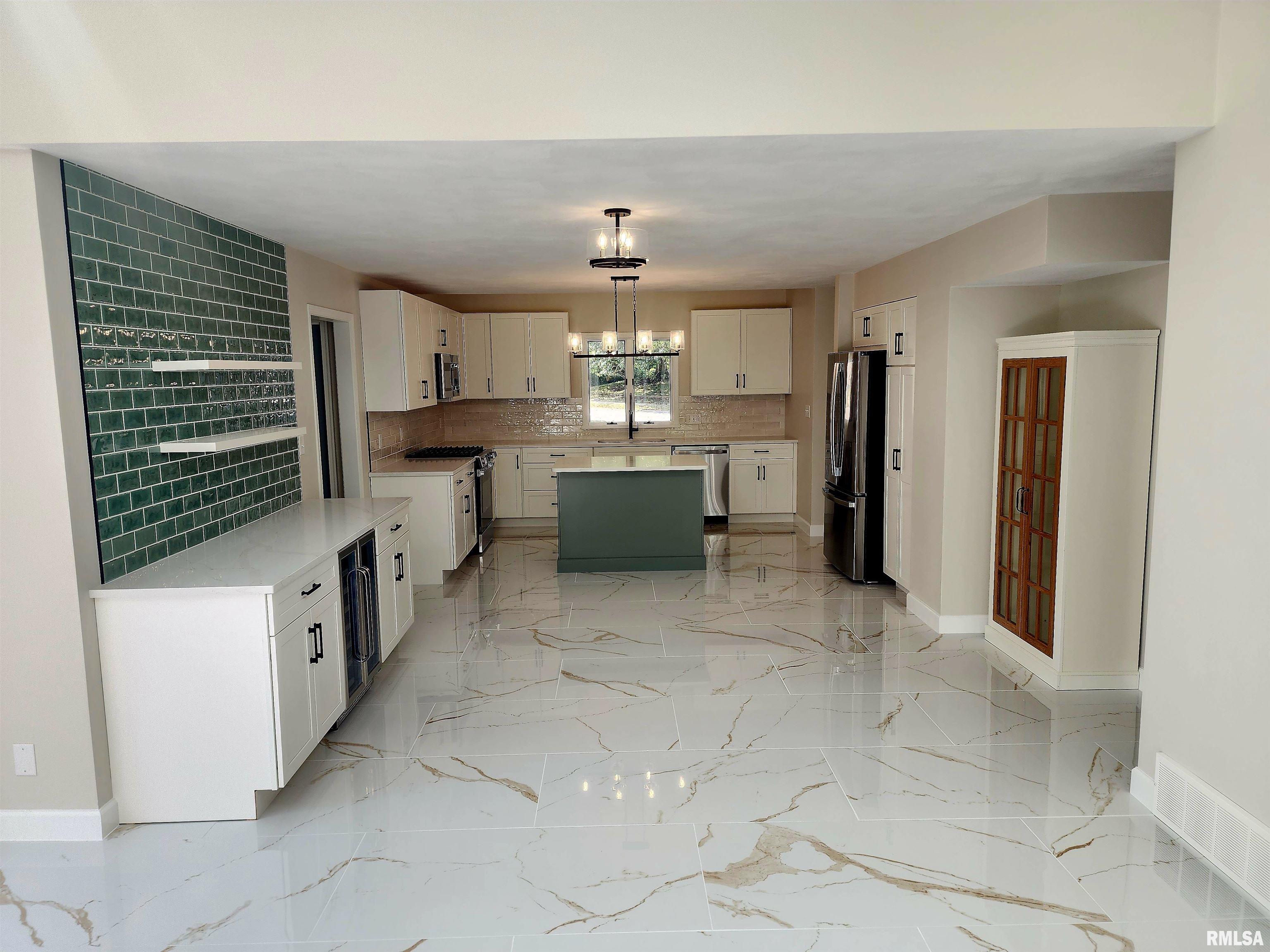 1904 Oak Creek Road Springfield, IL 62704 - Photo 12 of 28 Gallery Image 12