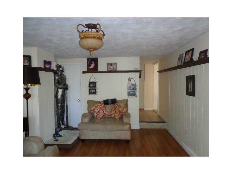 175 Pippin Orchard Road Cranston, RI 02921 - Photo 3 of 11 Living Room.