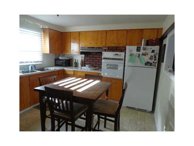 175 Pippin Orchard Road Cranston, RI 02921 - Photo 4 of 11 Kitchen.