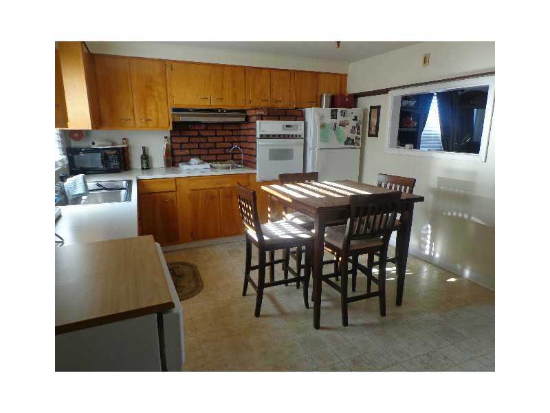 175 Pippin Orchard Road Cranston, RI 02921 - Photo 5 of 11 Kitchen.