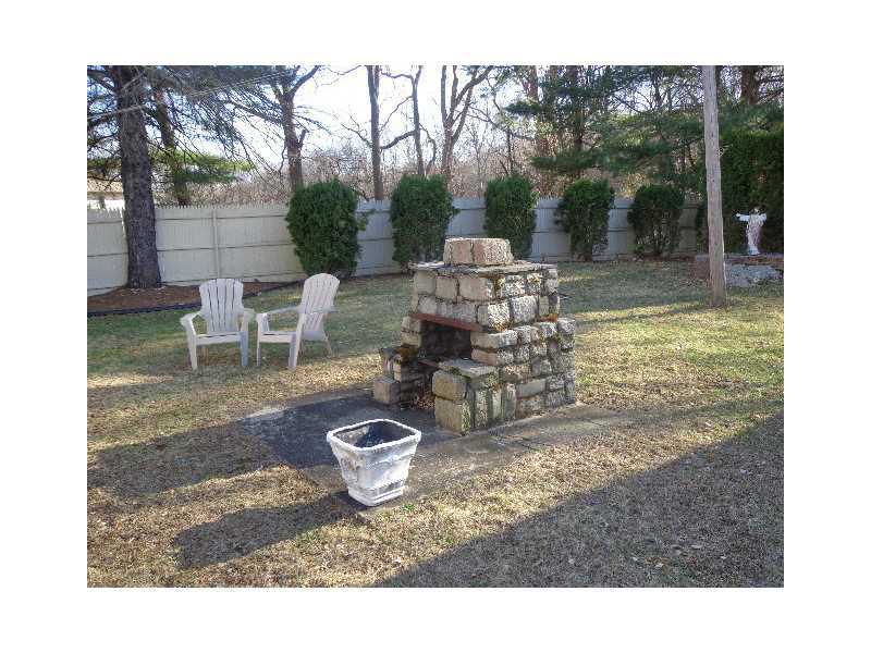 175 Pippin Orchard Road Cranston, RI 02921 - Photo 10 of 11 Yard/Garden.