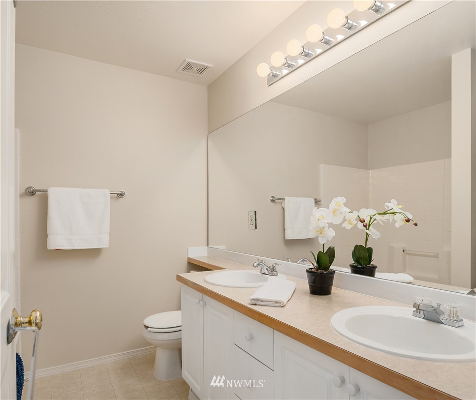 11914 Northeast 163rd Place Bothell, WA 98011 - Photo 15 of 28