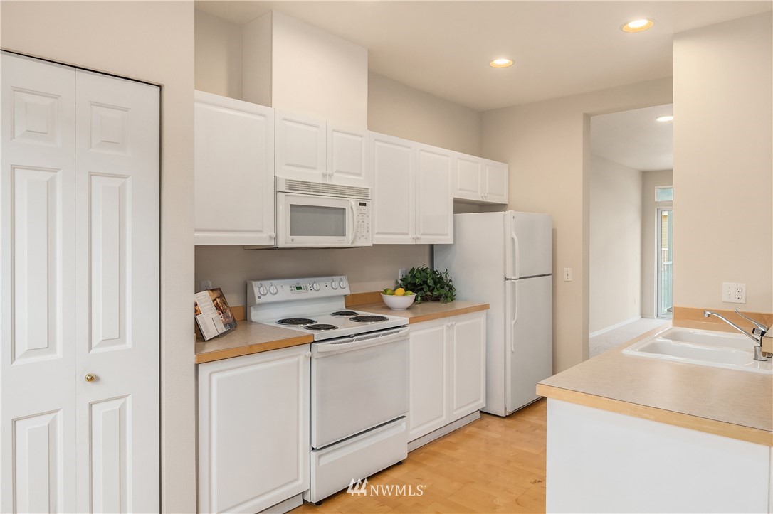 11914 Northeast 163rd Place Bothell, WA 98011 - Photo 7 of 28