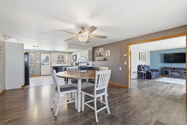 $299,900 | 125 South Eagle Street, Belle Plaine, MN 56011