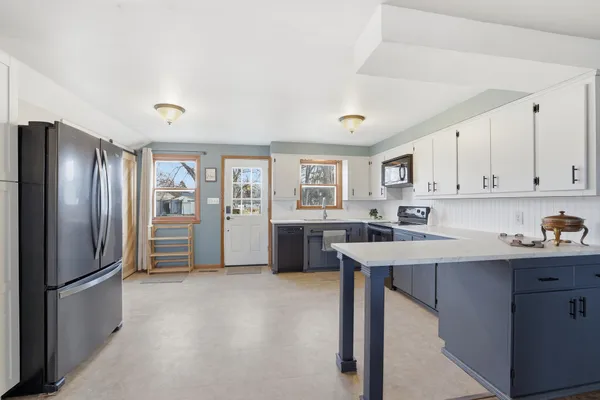 $299,900 | 125 South Eagle Street, Belle Plaine, MN 56011