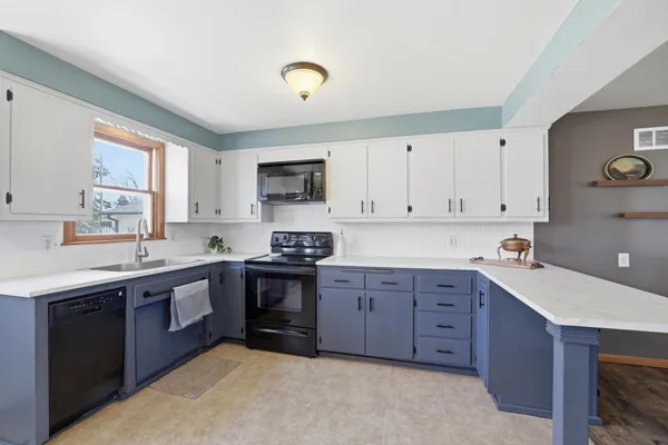 $299,900 | 125 South Eagle Street, Belle Plaine, MN 56011