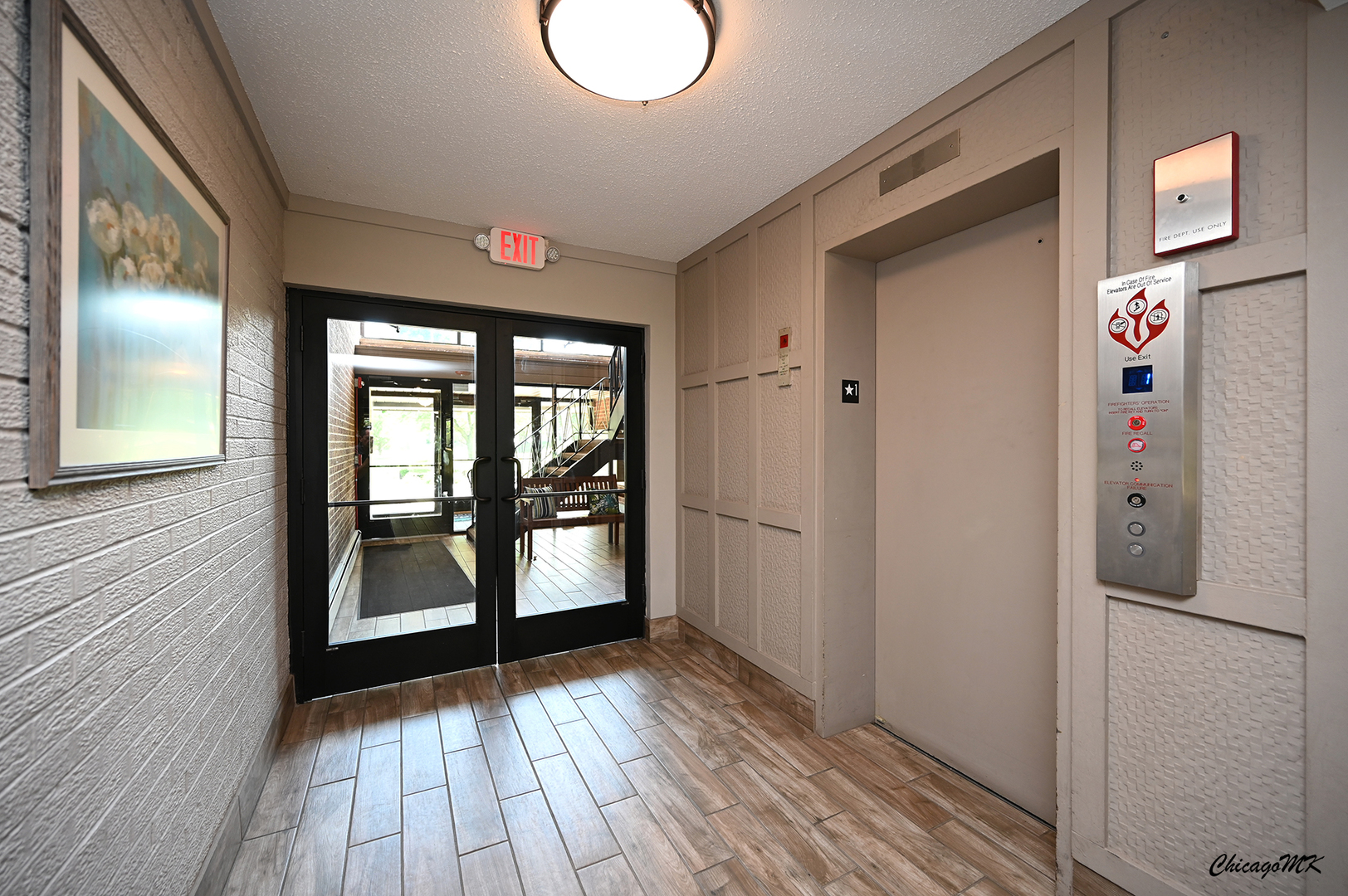 2234 South Goebbert Road, Unit 422 Arlington Heights, IL 60005 - Photo 22 of 27 a view of entryway