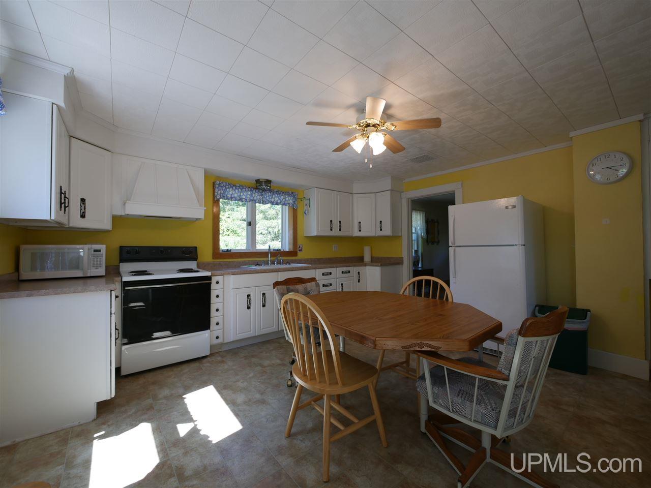 46687 Paradise Road Houghton, MI 49931 - Photo 4 of 33 Gallery Image 4