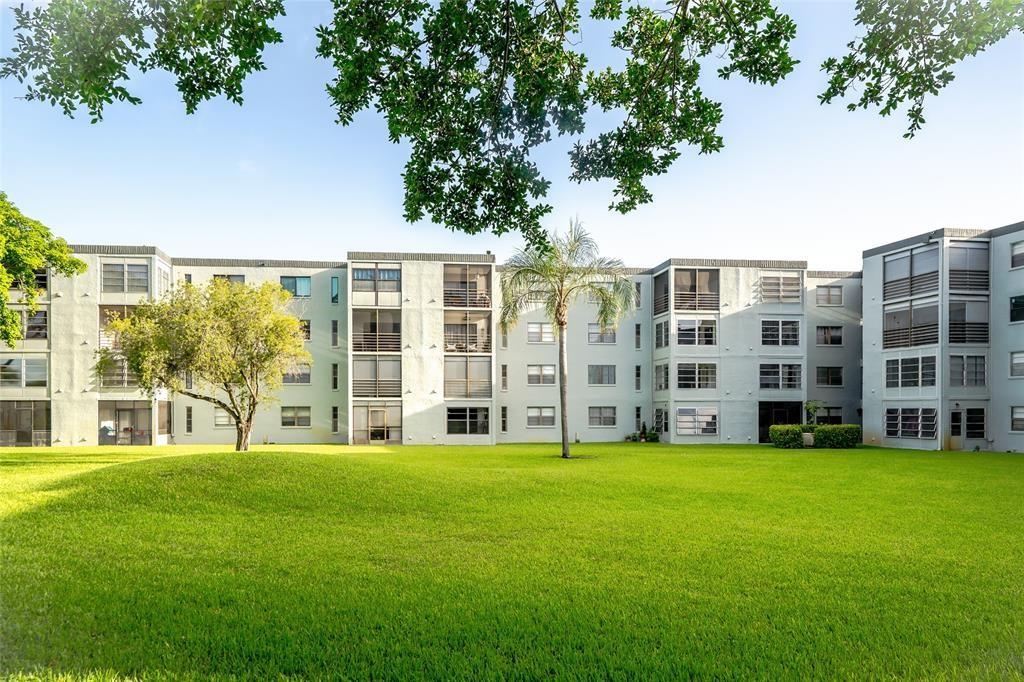 9440 Southwest 8th Street, Unit 308 Boca Raton, FL 33428 - Photo 2 of 20