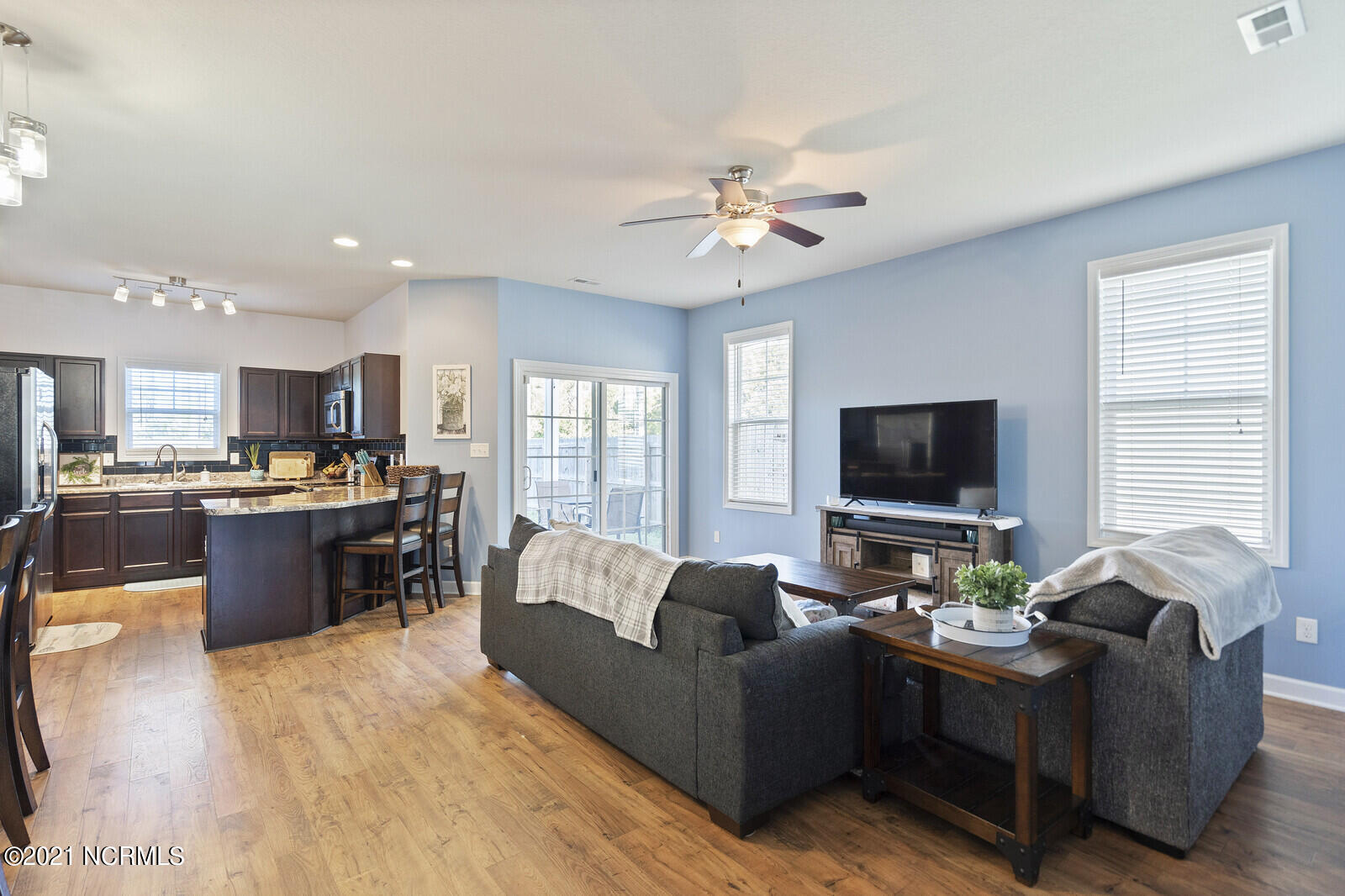 307 Frisco Way Holly Ridge, NC 28445 - Photo 14 of 51 Living Room