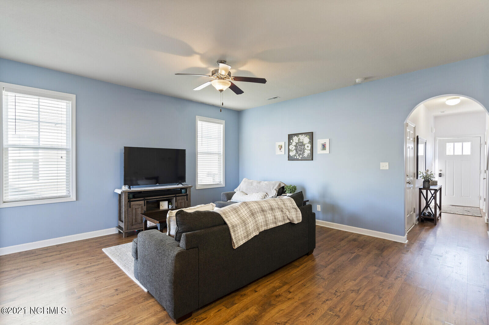 307 Frisco Way Holly Ridge, NC 28445 - Photo 18 of 51 Living Room
