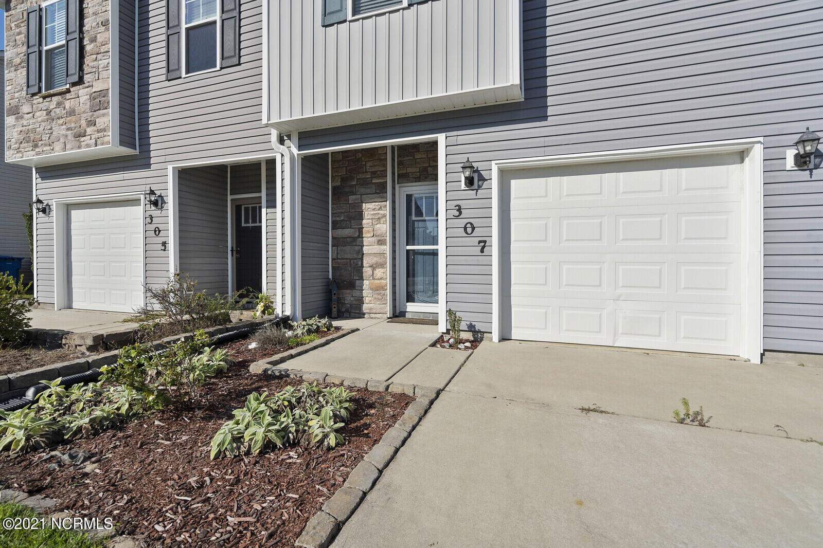 307 Frisco Way Holly Ridge, NC 28445 - Photo 5 of 51 Driveway View