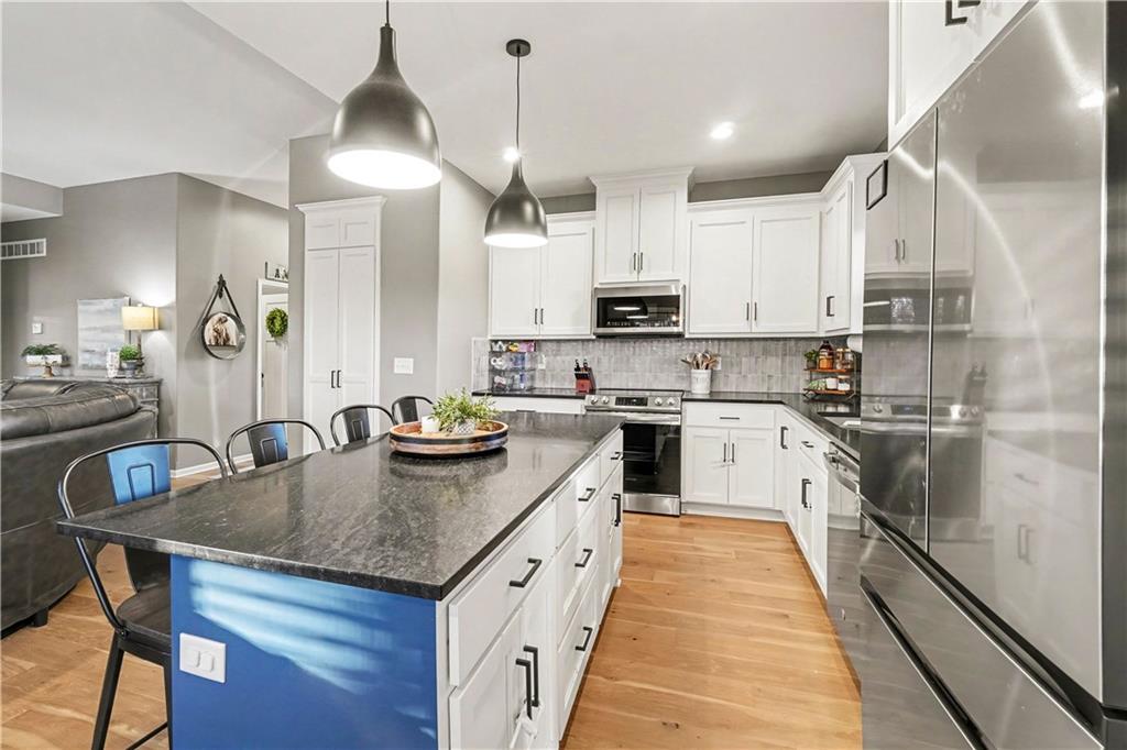 19935 West 221st Street Spring Hill, KS 66083 - Photo 10 of 36