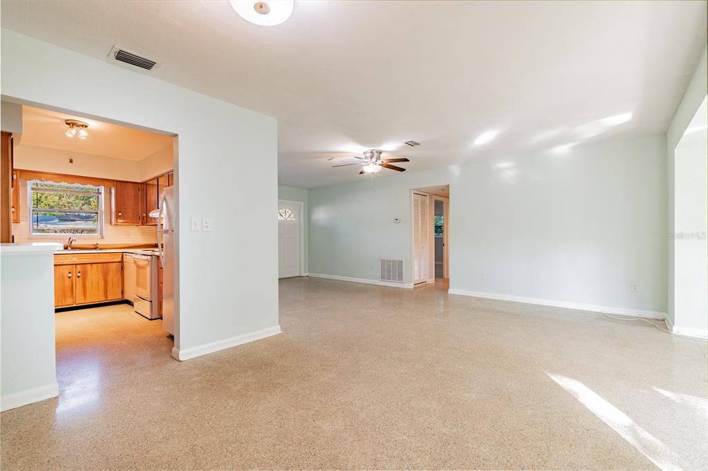 677 Oakwood Drive Dunedin, FL 34698 - Photo 11 of 31