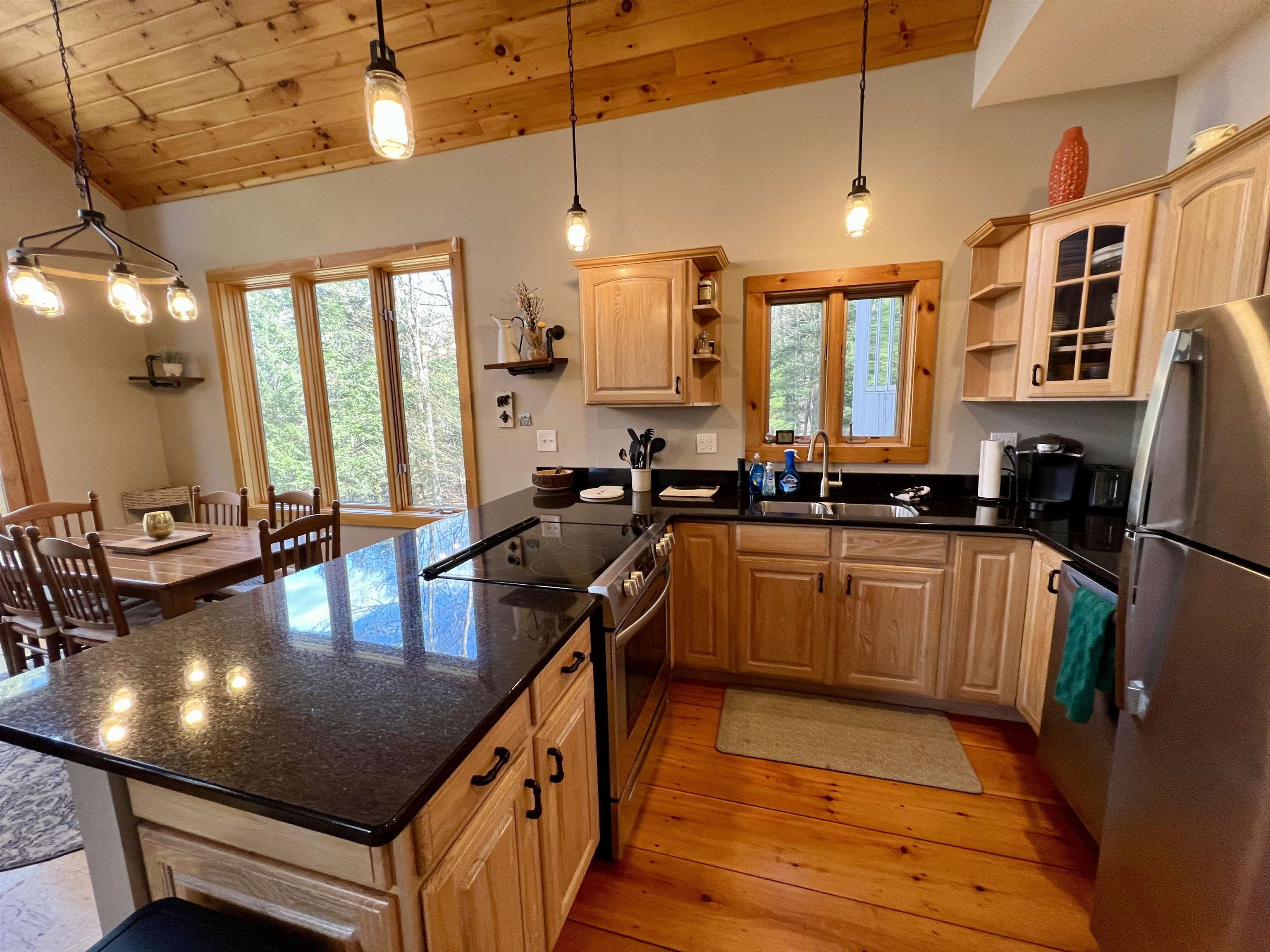 509 Silver Lane Wardsboro, VT 05360 - Photo 2 of 32